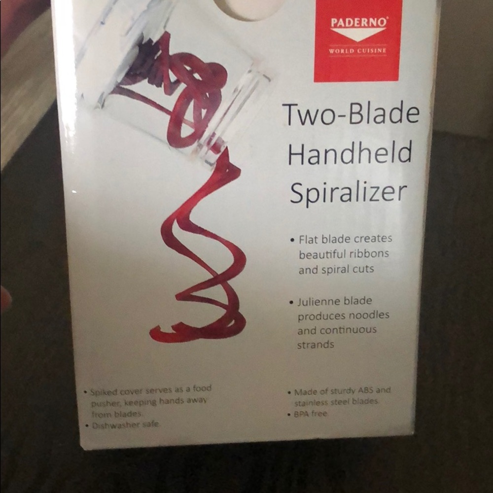 Small Handheld spiralizer for vegetables